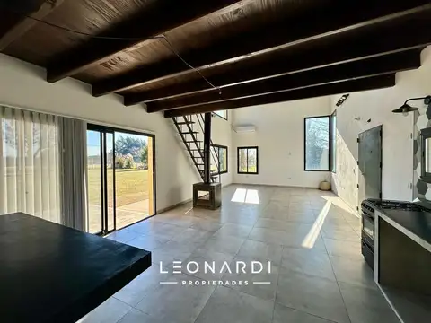 Casa 4 ambientes con 2 baños