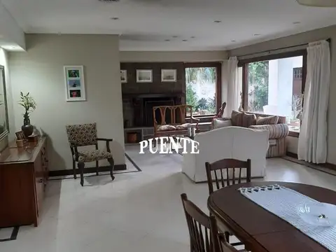 Casa en Venta con 2 cocheras