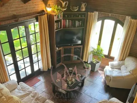 Casa 4 ambientes con 2 baños