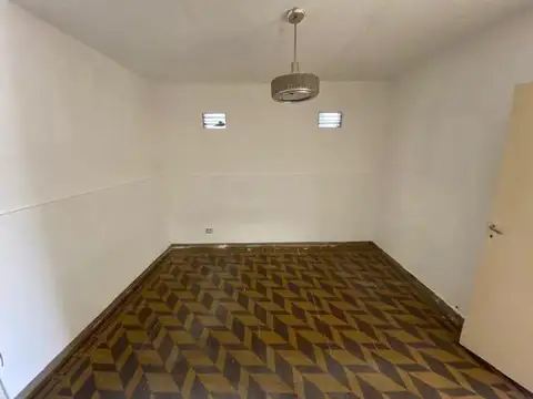 Casa de 2 dormitorios con cochera en  venta en Garibaldi 1417