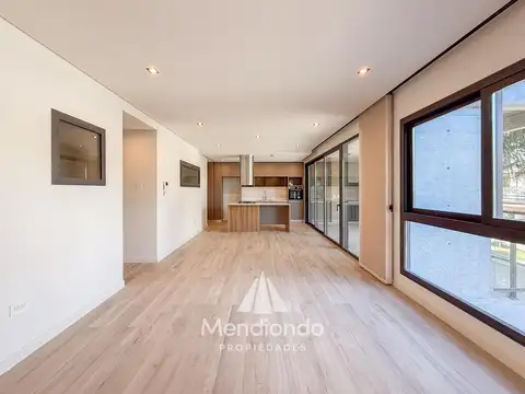 Piso 4 amb. Balcón terraza con parrilla 2 cocheras. Categoría. Zona Güemes. Barrio Los Troncos