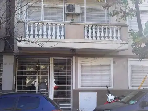 Departamento de 45 m² con 1 Dormitorio Más Patio en Alquiler en Flores Sur