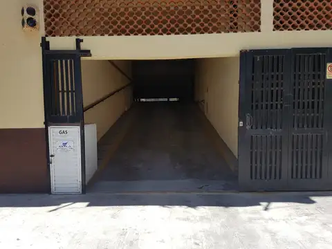 AMPLIA COCHERA EN EXCELENTE UBICACIÓN!!!