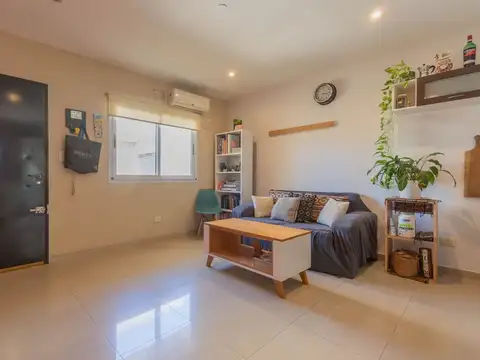 Depto Tipo Casa en Venta en Villa del Parque, USD 120.000