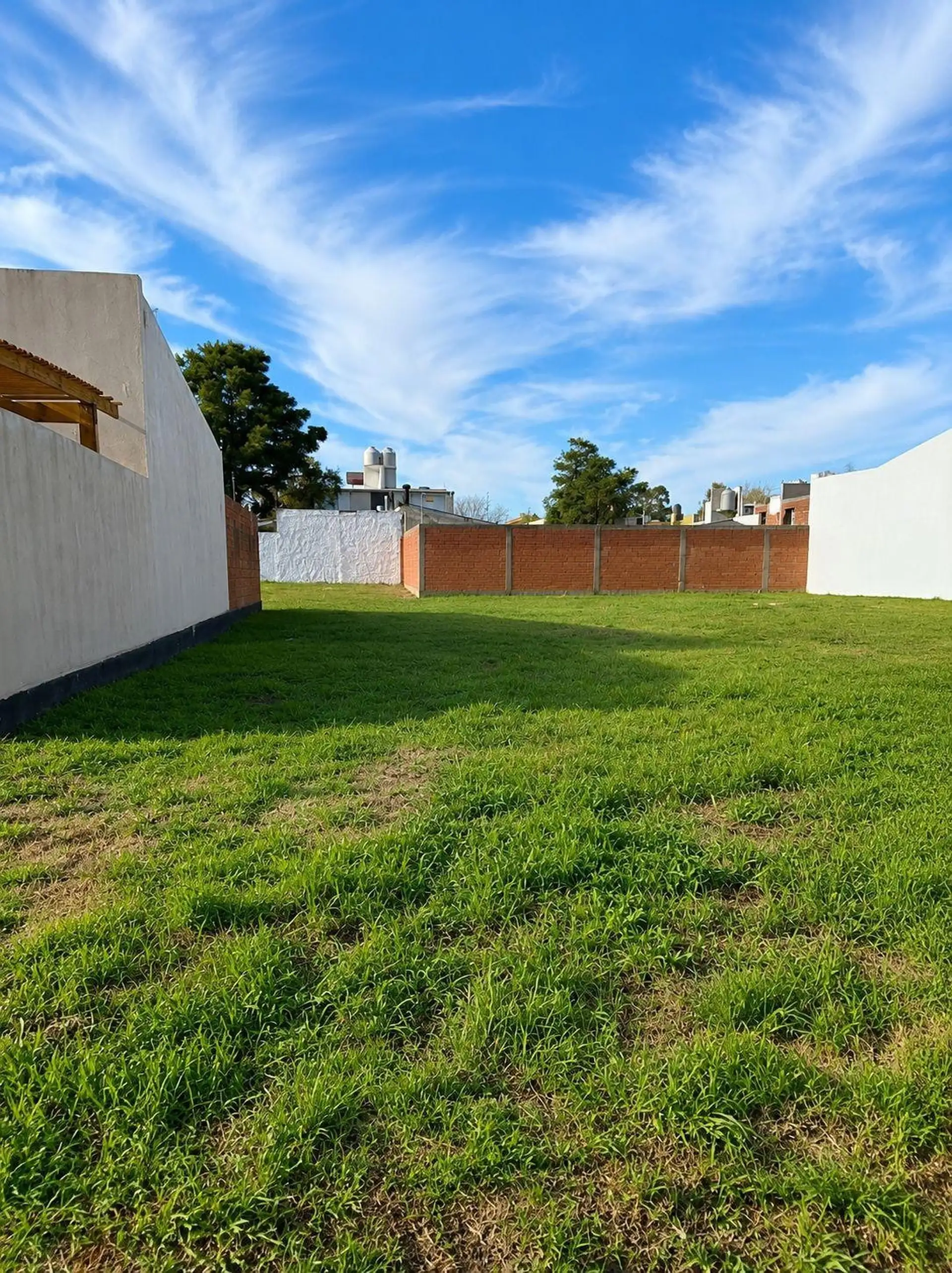 VENTA. LOTE DE 333 M2. UNAMUNO 400. BARRIO LOS PINARES.