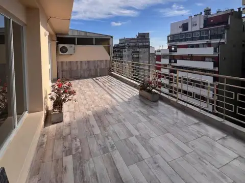 Semipiso moderno con gran balcón terraza y vistas abiertas