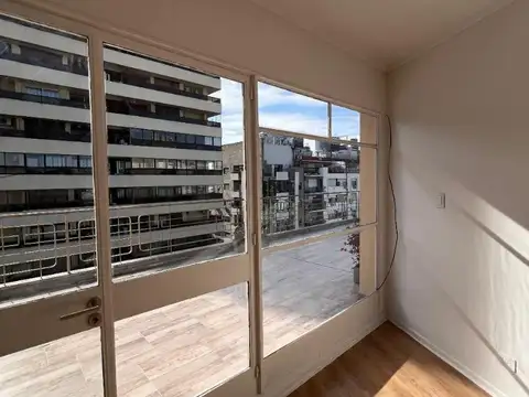 Semipiso moderno con gran balcón terraza y vistas abiertas