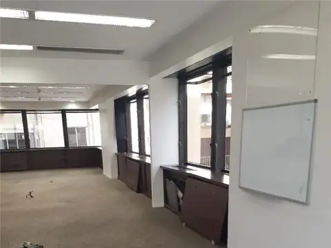 Oficina en Alquiler con 2 cocheras