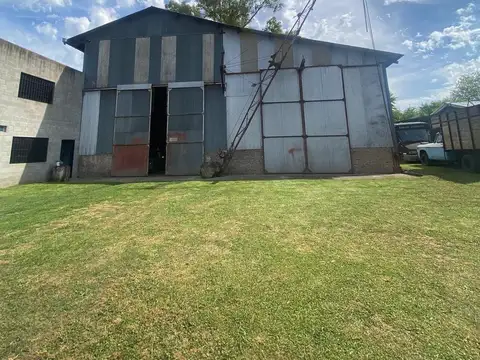 Excelente Galpón con oficina sobre lote de 1750 m2