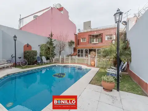 Casa 6 ambientes con 5 baños