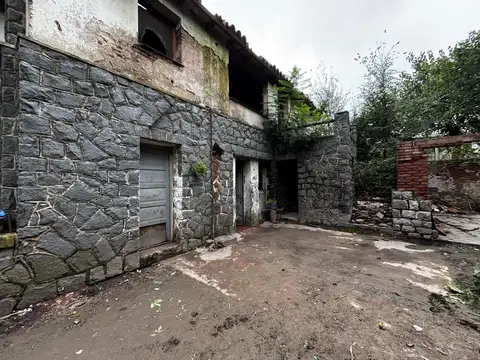 Venta- Casa en Valle Hermoso con lote 1300m2- a reciclar