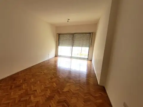 ALQUILER Departamento de 4 Ambientes al contrafrente con Balcón y 2 baños