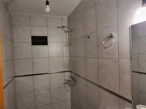 ALQUILO EN CASEROS DEPARTAMENTO PRIMER PISO DE 1 AMBIENTE
