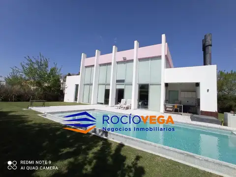 Casa 5 ambientes con 3 baños