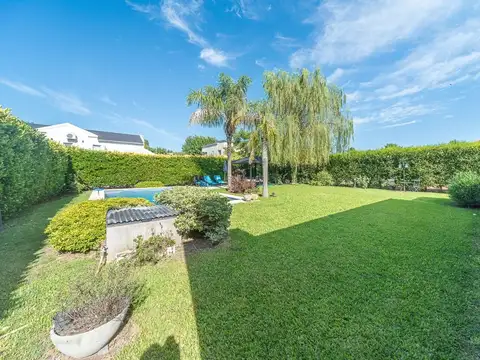 Casa en Venta con 3 cocheras