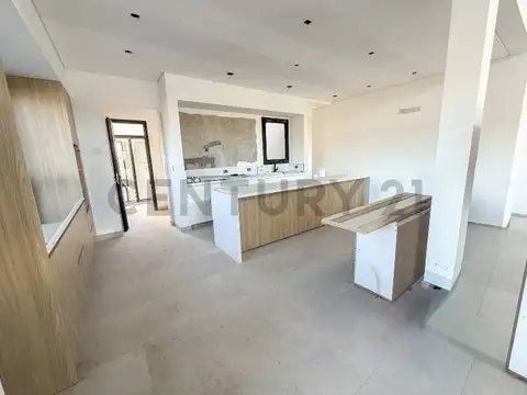 Casa 4 ambientes con 5 baños