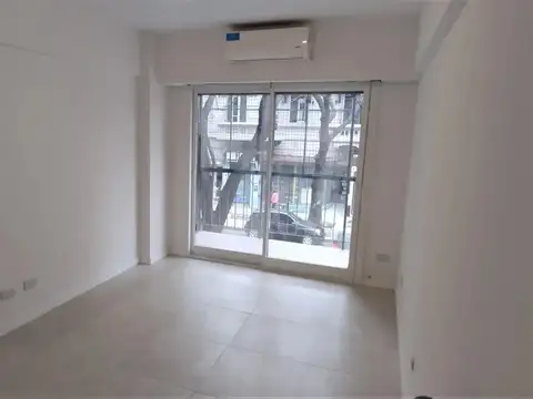 HERMOSO 3 AMBIENTES A MEDIA CUADRA DE CABILDO