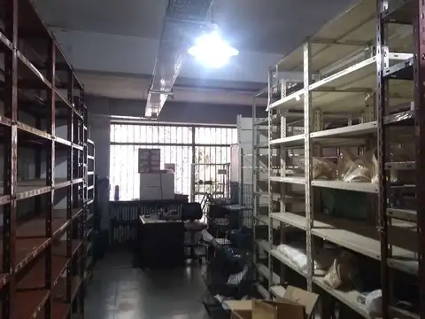 Galón con local en Barracas