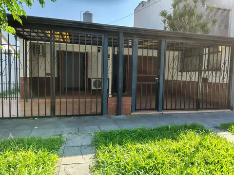 HERMOSA CASA CON ENORME PATIO VERDE EN GUADALUPE O