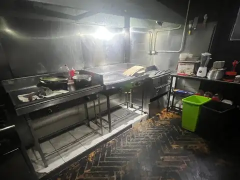 Espectacular Local gastronómico con instalaciones incluidos