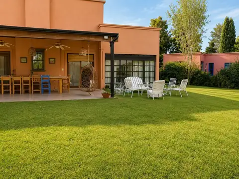Casa  en Venta en Barrio La Escondida, Pilar, G.B.A. Zona Norte