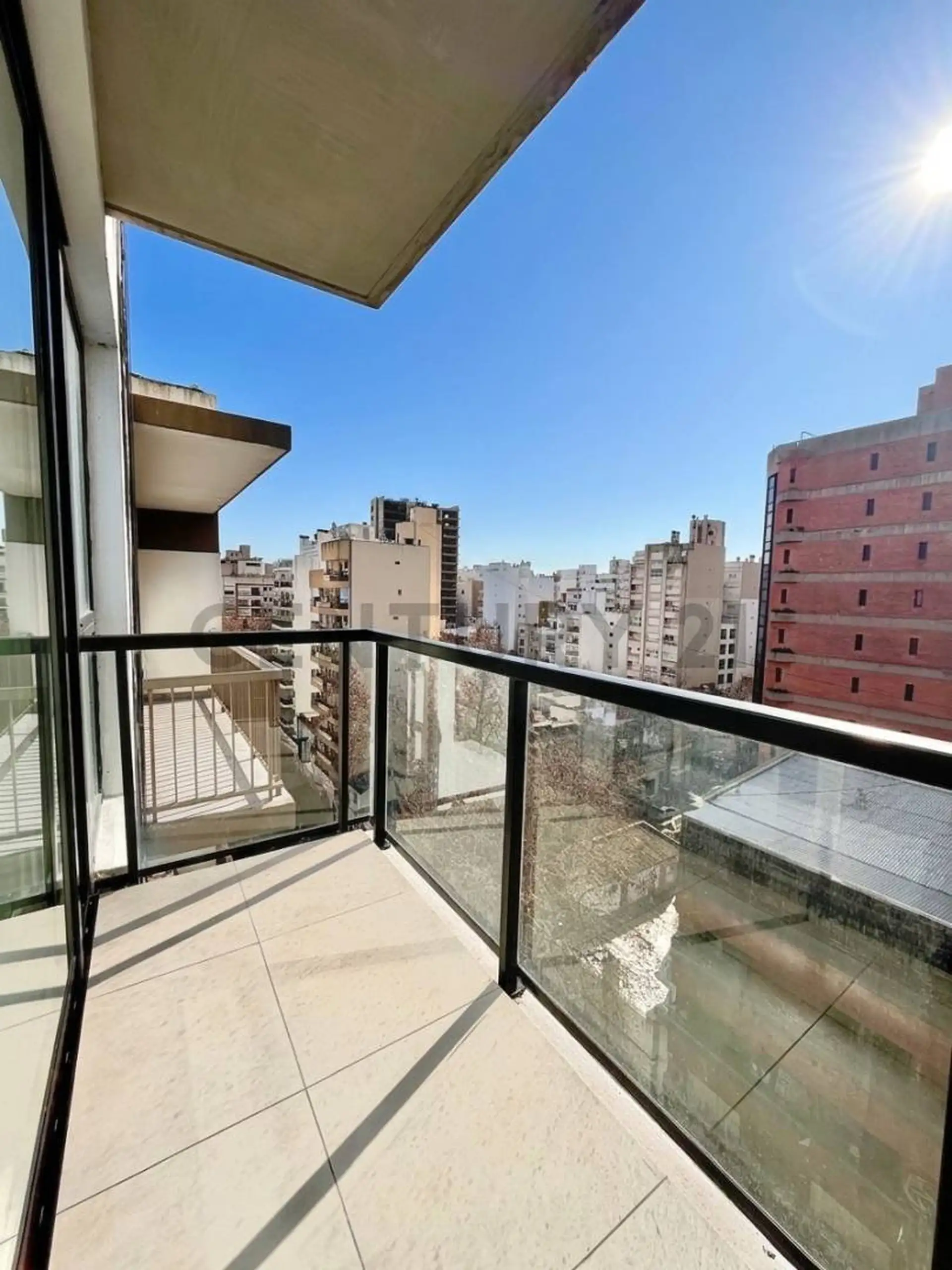 Semipiso 3 ambientes de categoria c/ balcon zona Plaza Mitre