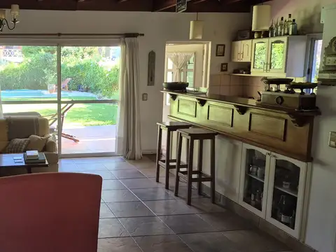 Casa 5 ambientes con 2 baños