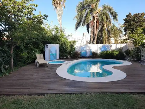 Casa en Venta con 2 cocheras