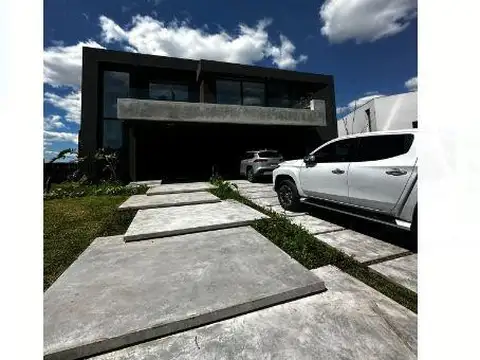 Casa en Alquiler de 5 dormitorios