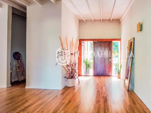 Casa en Venta con 3 cocheras