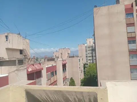 Departamento 6 ambientes con 1 baño