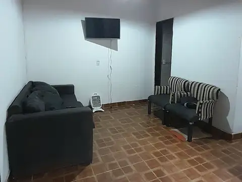 Depto Tipo Casa en Alquiler en Munro-Este, $ 900.000