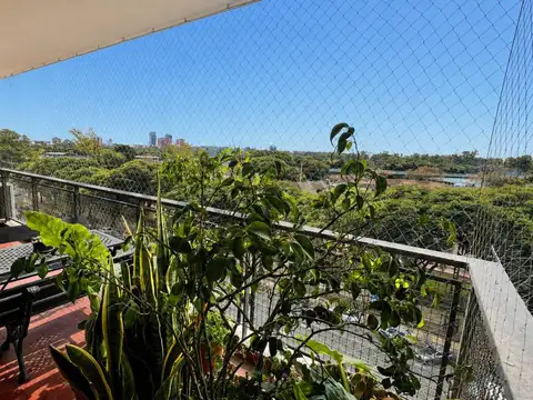 Piso sobre Av. del Libertador con ecepcionales vistas - 4 ambientes