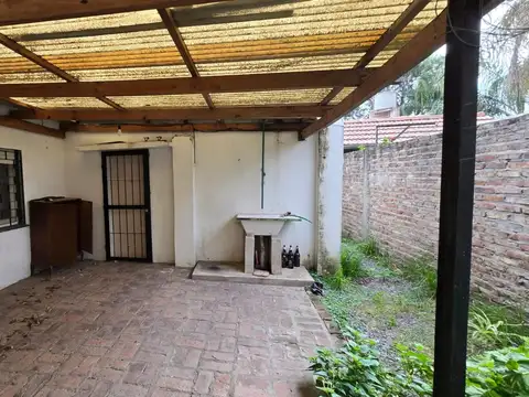 Casa en Alquiler con 2 cocheras