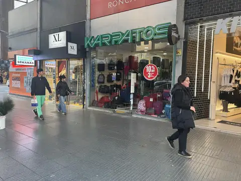 Cabildo y Pampa zona marcas Local 3,50 x 18 metros entrepiso