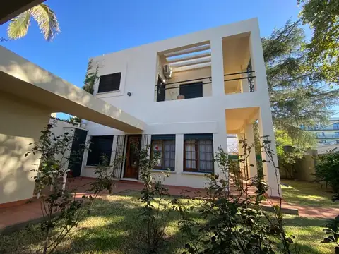 CASA EN VENTA EN ZARATE - ZONA RESIDENCIAL