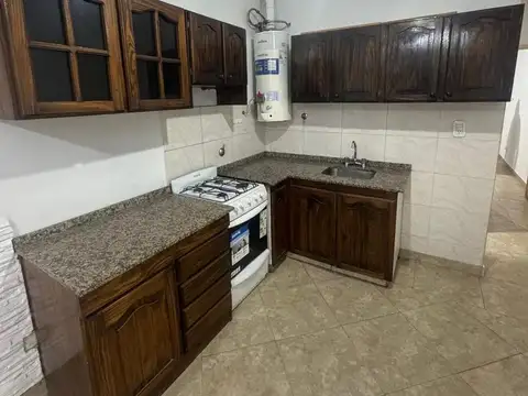 Depto Tipo Casa en Alquiler en Moron, $ 450.000