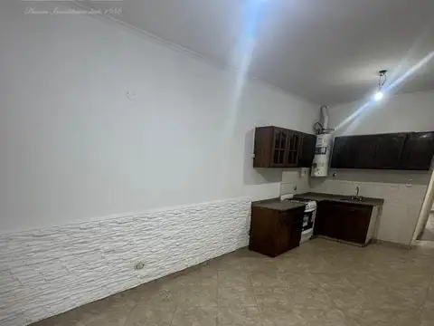 Depto Tipo Casa en Alquiler en Moron, $ 400.000