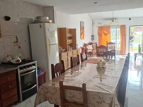 Casa en Venta con 3 cocheras