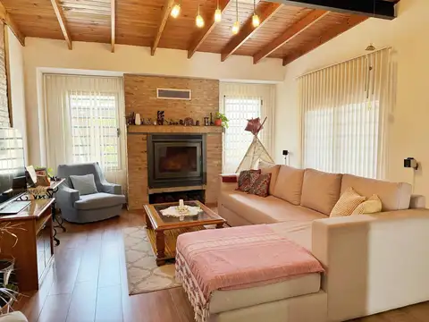HERMOSA CASA EN 2 PLANTAS, LOTE  10 X 60 .PILETA CLIMATIZADA -VILLA ELVIRA