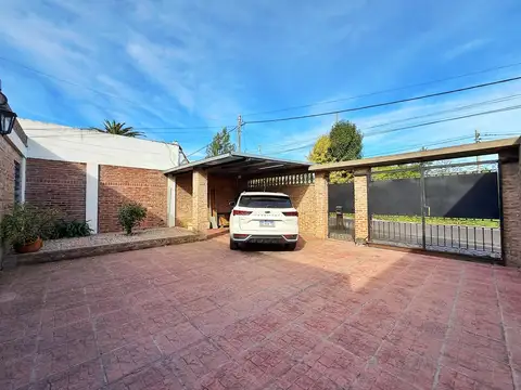 Casa en Venta con 5 cocheras