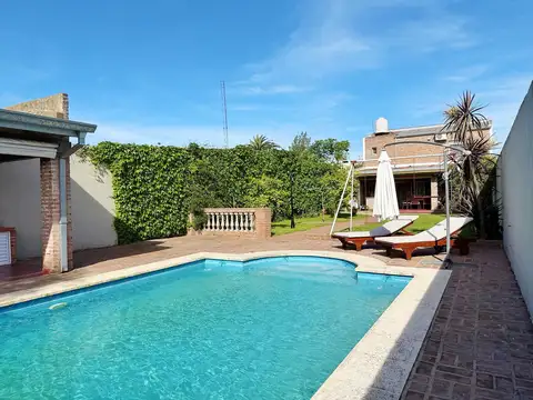 HERMOSA CASA EN 2 PLANTAS, LOTE  10 X 60 .PILETA CLIMATIZADA -VILLA ELVIRA