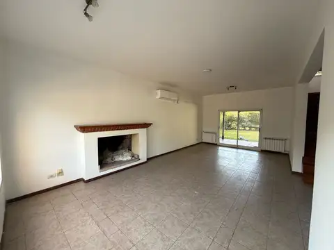 Casa 5 ambientes con 2 baños