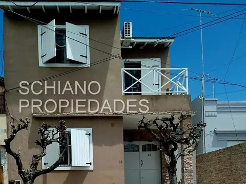 CASA TIPO CHALET EN TRES NIVELES, TRES DORMITORIOS, PLAYROOM. EXCELENTE PROPIEDAD. CONSULTE.