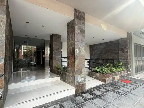 Monoambiente c/balcon frances al contrafrente. 