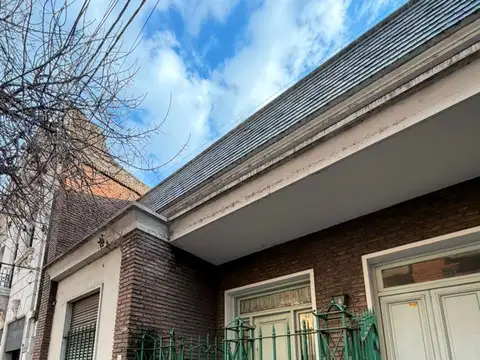 SE VENDE CASA A REFACCIONAR /DESARROLLO