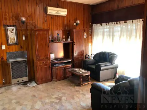 Casa en Venta con 3 cocheras