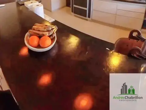 Casa en Venta con 4 cocheras