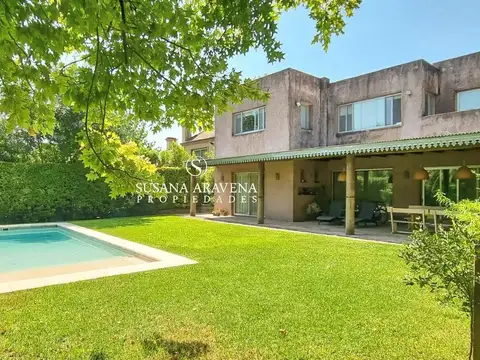 Casa en Venta en El Establo, USD 390.000