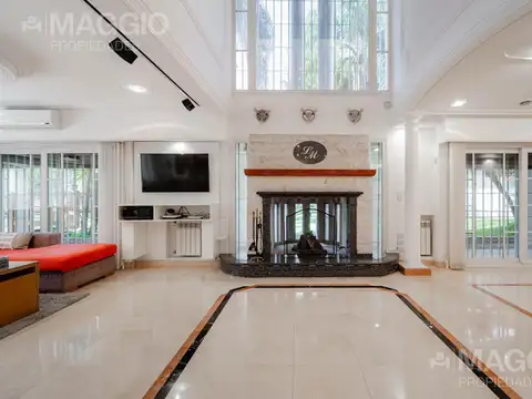 Casa en Venta con 7 cocheras